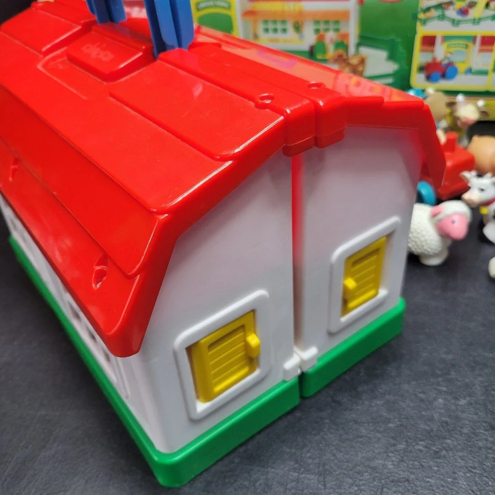 Chicco Farm Vintage Portable Barn Playset 21 Pieces Tractor Animals Figures Box